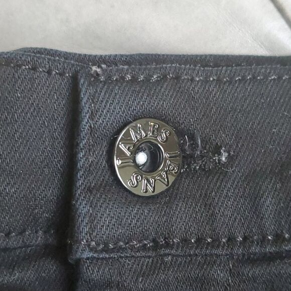 JAMES JEANS "Sugar" Distressed  Shorts - Size 26‎ - Picture 5 of 7